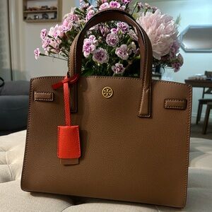 Tory Burch Walker small satchel. Like new condition. Comes in dust bag.